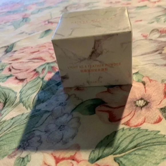 Face Powder for ladies - Picture 2 of 3